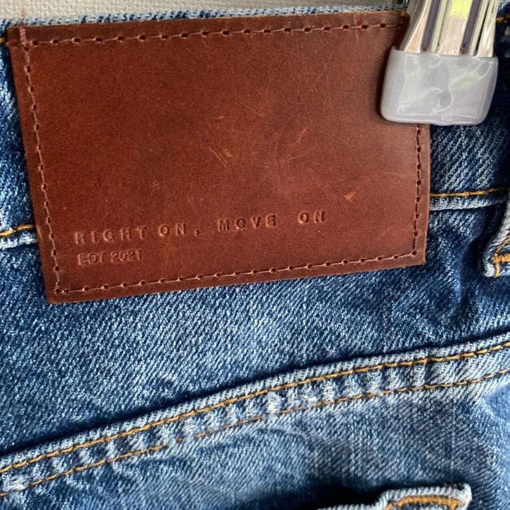 (A6) Zara signature denim The high waist short and Vesti‎ blue, Size 6, NWT